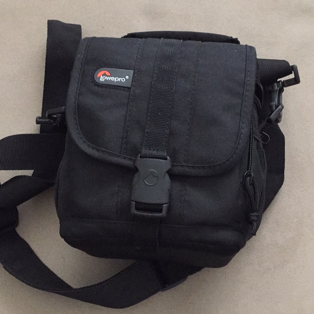 Lowepro camera bag - Aventura 120 - black